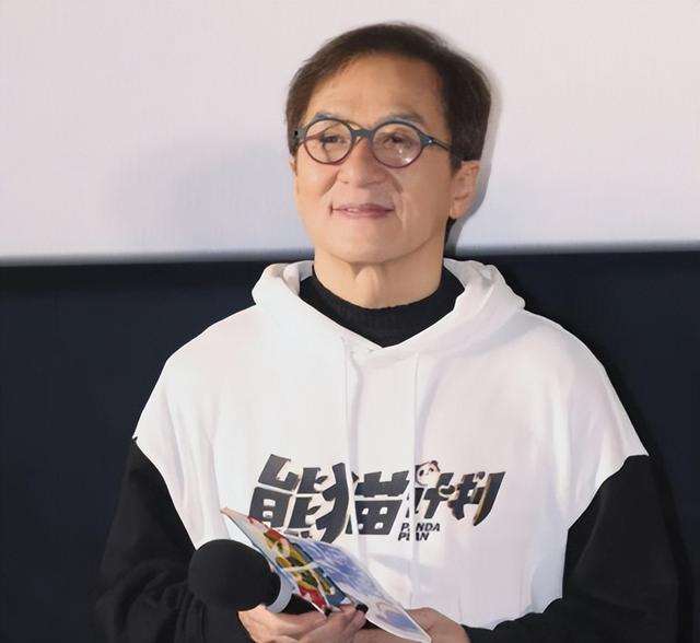 71岁成龙满头白发，儿子不成材，女儿在外流浪