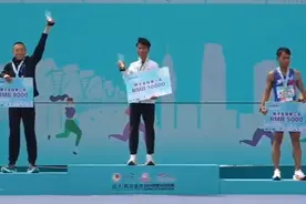向新而行 “鹤马”奔跑丨 一战封神！2024鹤壁马拉松赛为“全马”、“半马”各组别颁奖图片
