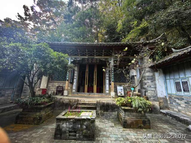 通海秀山：一座“无柱不联”的文化名山