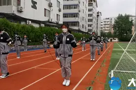 一地拟禁止中小学设置校园商超图片