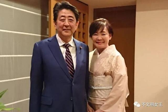 61岁安倍昭恵：丈夫遇刺后搬离婆家，种地疗伤，常去安倍坟前上香