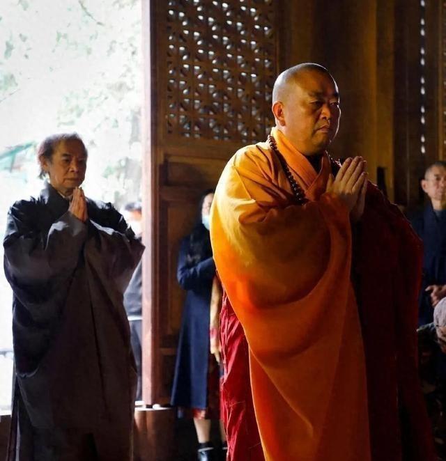 拔萝卜带泥！释永信倒台后	，最惨的不是女明星，而是捐了46亿的他