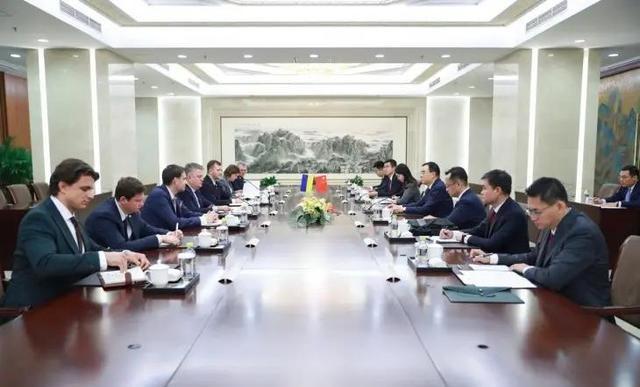 乌方访华回国后，泽连斯基通告全球	，恐要制裁中方，理由简直荒唐