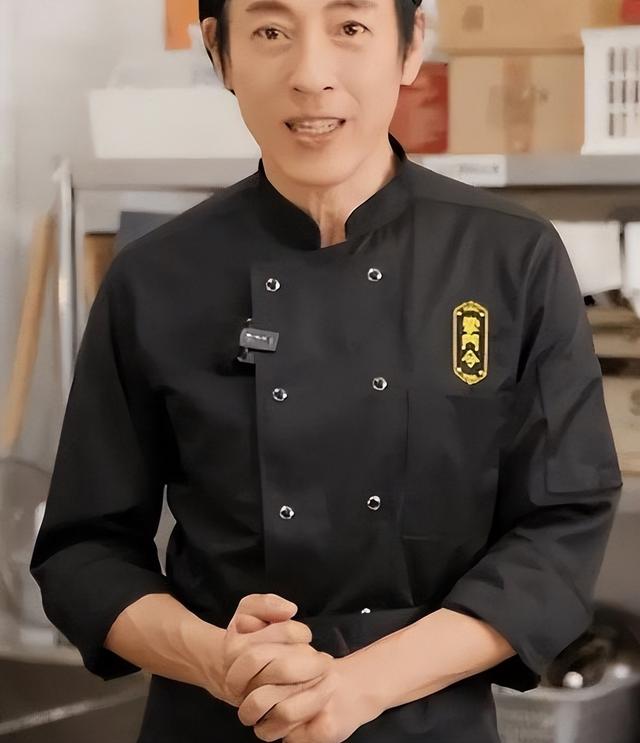 夫妻俩为了不变老，坚持27年不吃肉不生子，如今59岁近照不敢认