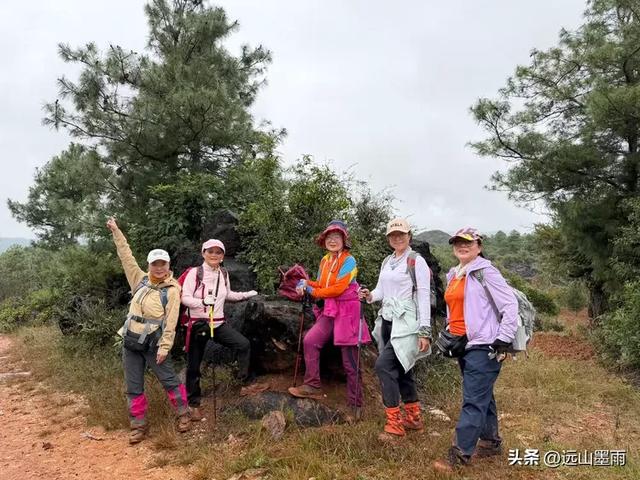 徒步石林蓑衣山、赏水上石林,遇降雨淅淅沥沥,收获特别的体验