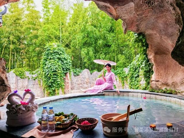 降温天的终极浪漫，是泡进一池温泉里