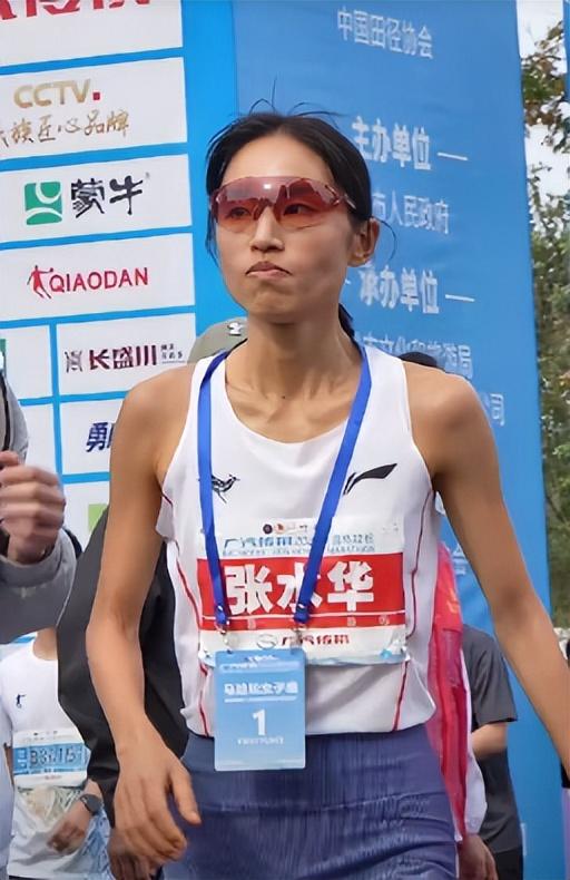 张水华也没想到，离春节不到一个月，白岩松竟因一个举动口碑暴增