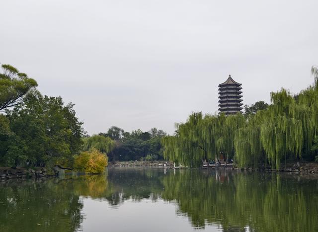 北京旅游第四天，一次同时中签北大清华，如何选择？