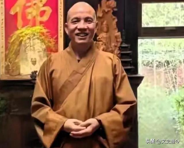 少林寺空降新住持不到1天，老底被扒遭抵制，与释永信大相径庭？