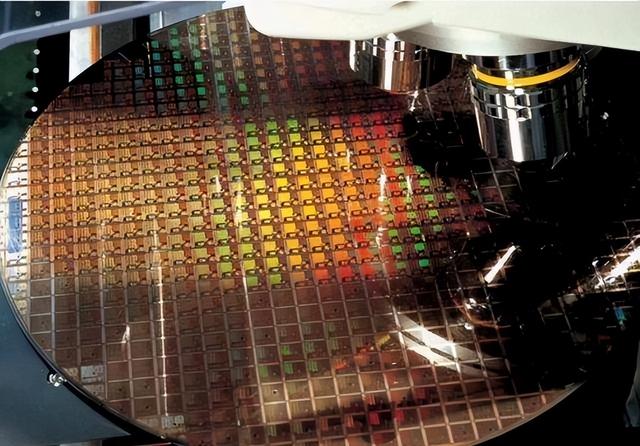 无视美国阻拦,荷兰执意向中国出售大批光刻机,外媒：ASML太狡猾