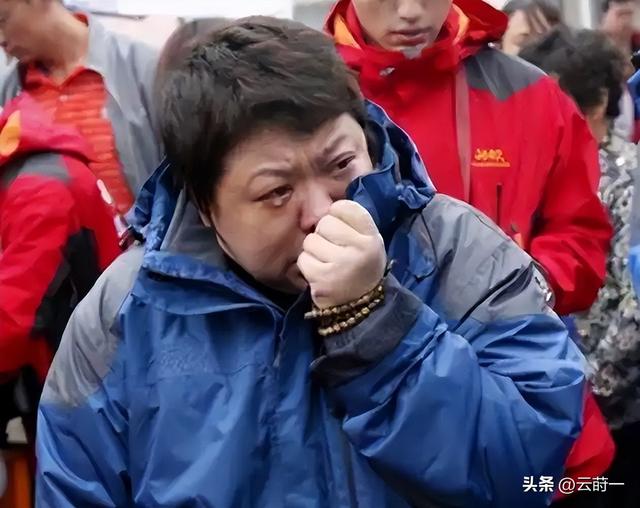 贪污上亿、假慈善？被实名举报的韩红，如今在演唱会上忍不住痛哭
