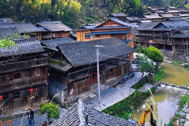 乡游黔中 · 榕江县 乐乡村丨古榕河滩枕夏梦,侗歌唤醒寨蒿河