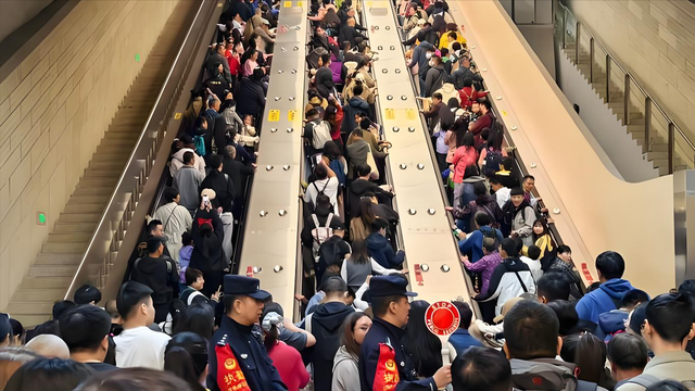 五一假期八大“坑人”景区出炉，每一个都名声在外，有你去过的吗