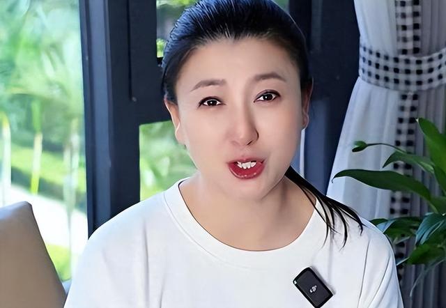 重罚！偷税	、背人命债，被官方彻查后首露面的闫学晶 迎来最终结局