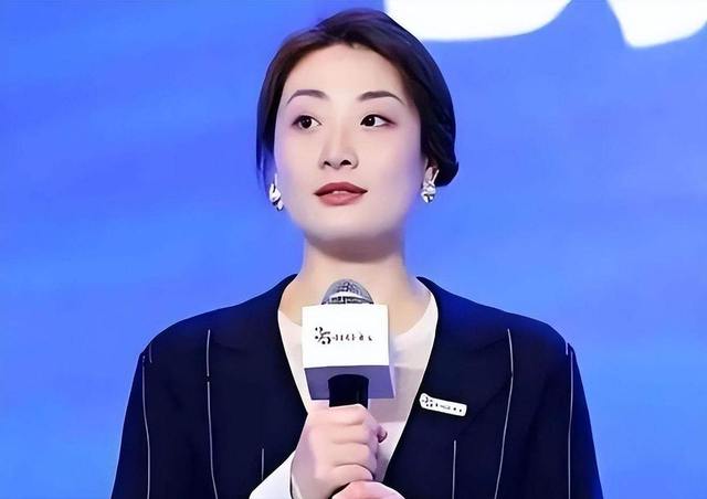 杜建英彻底输了！宗馥莉正面“回击”，仅3句话，撕碎她的真面目
