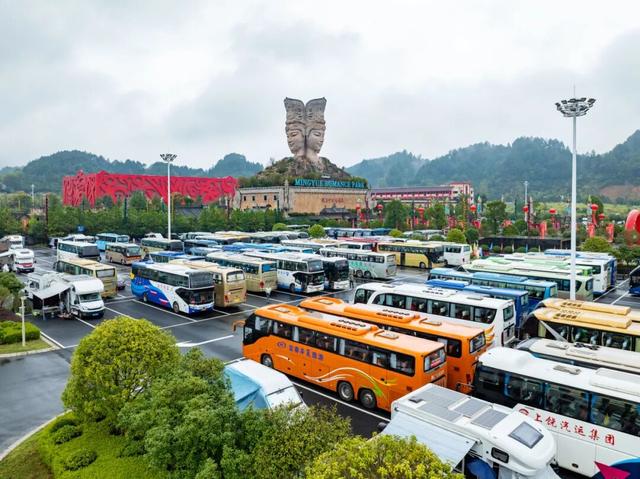 秋色如画人气旺！明月山秋季旅游市场持续升温！