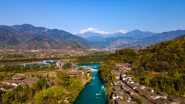 马克龙也要参观的都江堰，到底有多美？