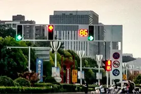 不小心闯了红灯，两招教你减免处罚！图片