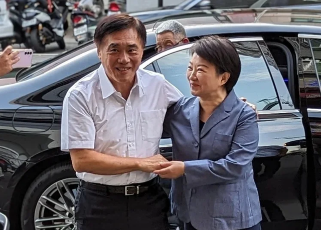 争夺卢秀燕！3个人竞选国民党主席，各显神通，却跑不出卢的算计