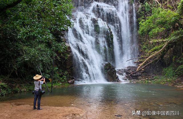 广东信宜：天马山引客来