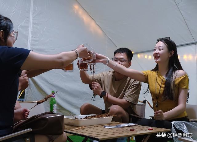锡林浩特机场星空营地开业