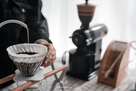同样都是黑咖啡，美式和手冲有什么区别？图片