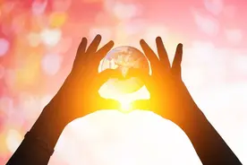 男人遇见喜欢的女人，会有这三种强烈的反应图片