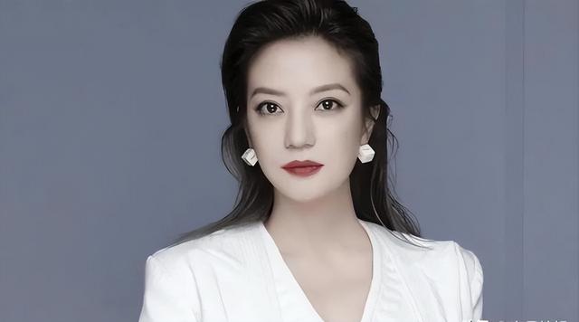 溺爱的代价！女儿赵薇被封杀，丈夫也去世，儿子离婚被分一半财产