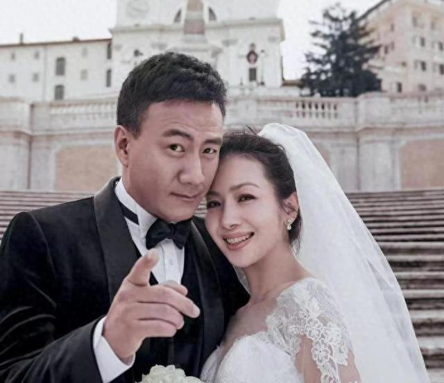 原来他们是夫妻，《归队》他又火了，和老婆因戏生情儿女双全