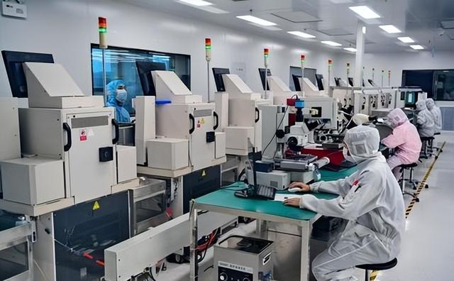 西方始料未及，中国第1条量子芯片正式投产,光刻机限制也没用了？