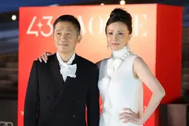 梁朝伟刘嘉玲合体出席香港金像奖，手牵手尽显甜蜜！郭富城、吴彦祖、古天乐纷纷亮相红毯图片