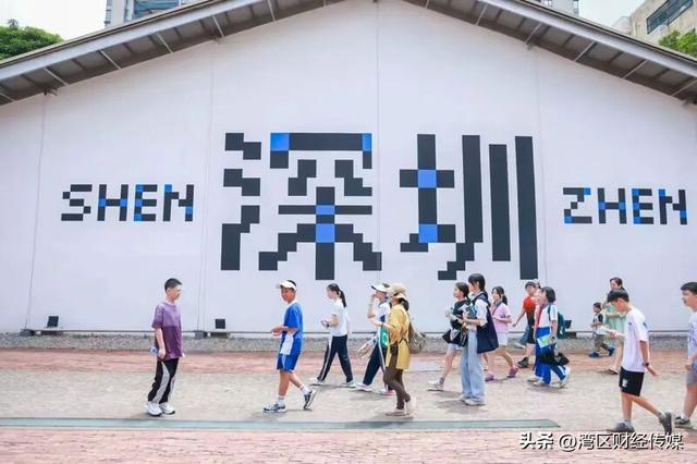 深圳人深情表白：“因为一条路，爱上一座城！”