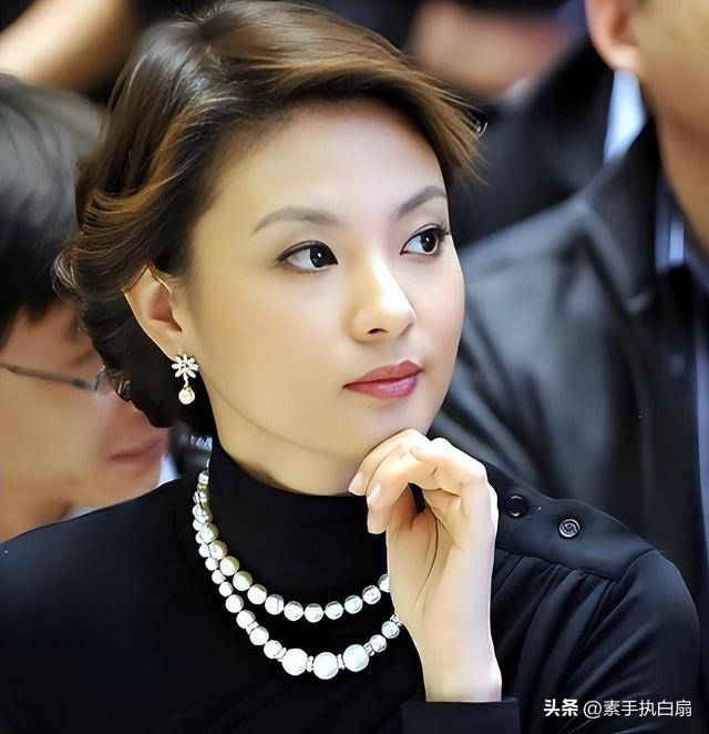 央视最惨女主持：男友被判死缓，丈夫惨死狱中，如今48岁依旧单身