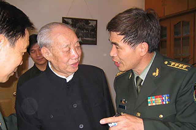95岁汪东兴罕见露面，接受采访时曾直言：不少人都钻到了钱眼里