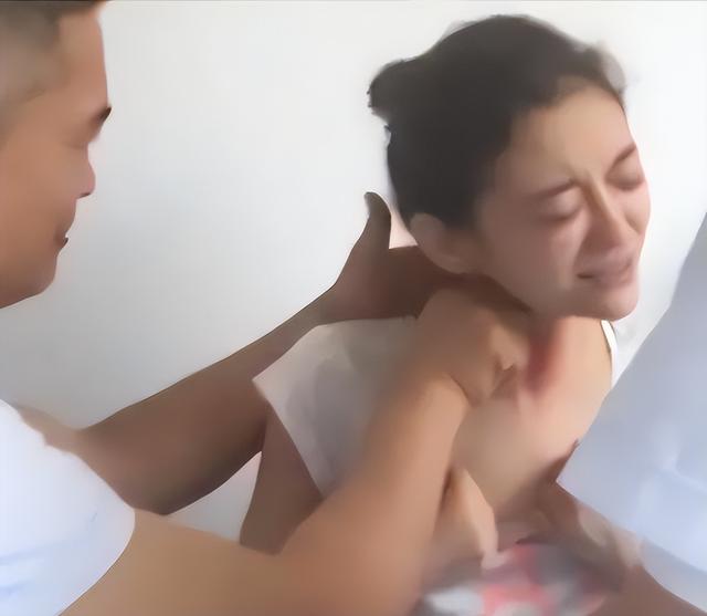 原来她早已去世，26岁全身溃烂因癌症而亡，被家人“吸血”多年！