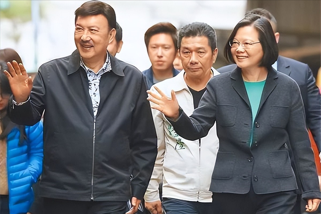 曾是一代歌王，后来成人尽皆知的台独份子，如今赔光家产下场凄凉