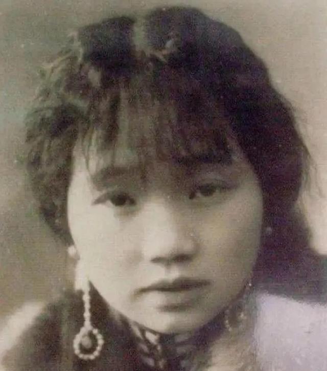 刘文彩三姨太的照片，美艳动人纤颈凝脂，颜值丝毫不输女明星