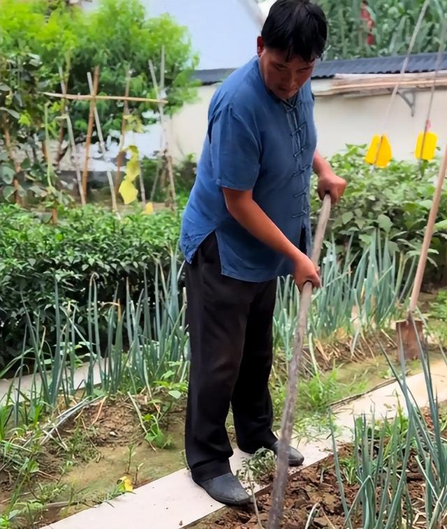 大衣哥跳楼身亡、赵本山灵堂、宋佳知三当三，造谣的越来越离谱了