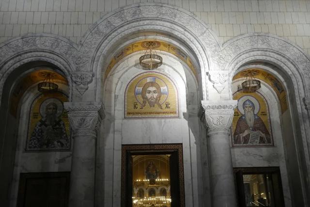 塞尔维亚，老贝城的圣萨瓦大教堂，马赛克壁画把金色用到极致典雅