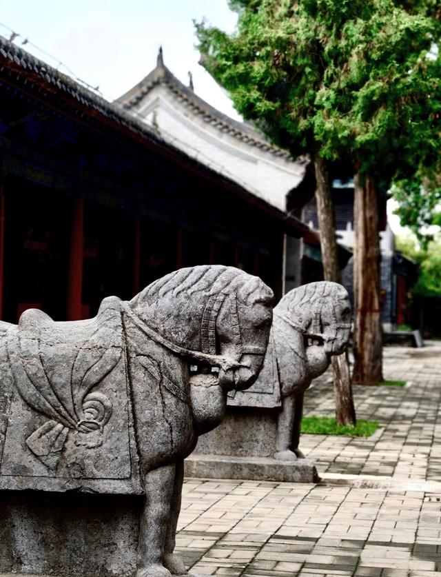 我是上海人，游洛阳关林见香火比奶茶店热闹，当场愣半天