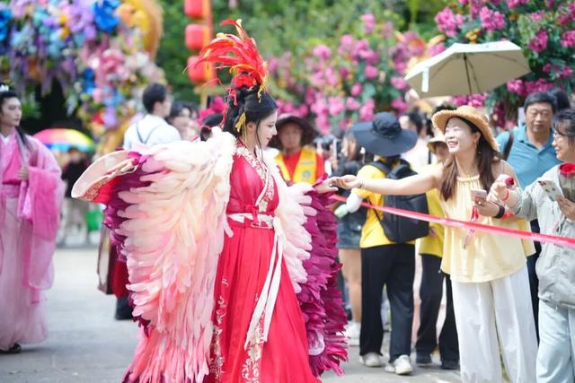 第六届观音山姻缘节拉开序幕，月老、红鸾星君送良缘啦~