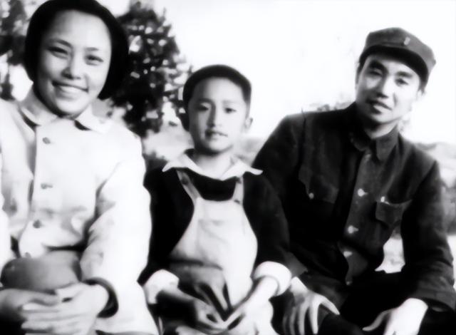 萧克上将孙子萧云松上学时，被老师悄悄询问：是不是家里有困难？