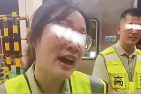 荒唐，福州收费站刁难司机！证件齐全，就不让走，路政来也没用？图片