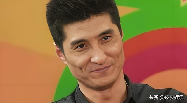 演员亲兄弟，境遇大不相同！弟弟住豪宅，哥哥却在成名后锒铛入狱