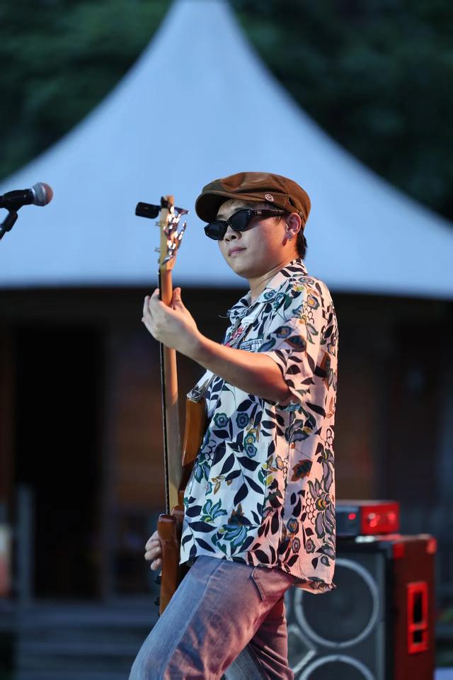 音乐节点燃激情夏夜 1.5万游客共享 “莓”好时光