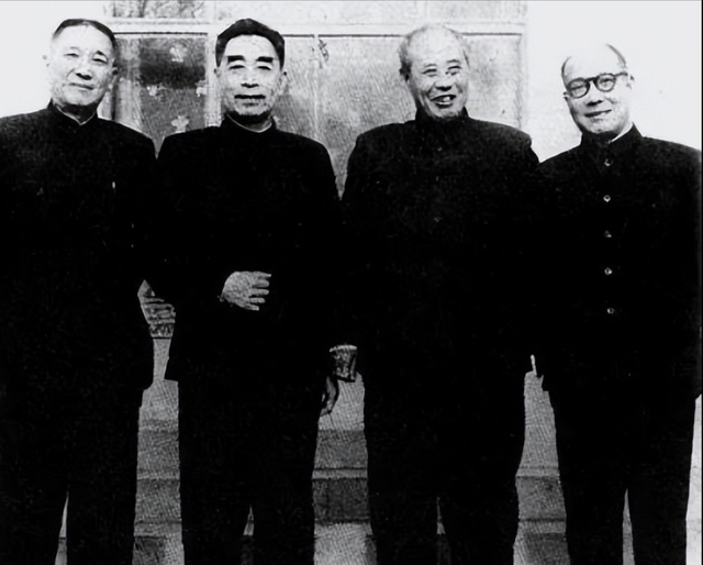 傅作义本在上将名单中，毛主席没同意！周总理到傅作义家说明原因