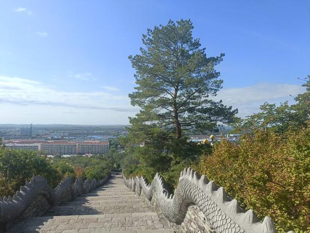 游碾子山重山园二首