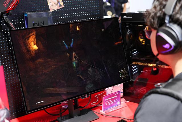 一台显示器畅玩3A、FPS游戏！ROG绝神X双模OLED电竞显示器很牛叉