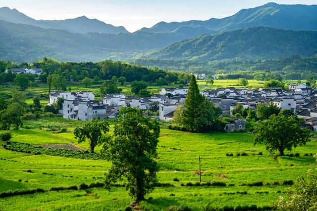 别再去热门景点了！这10个清静小城，人少景美消费低，值得一去