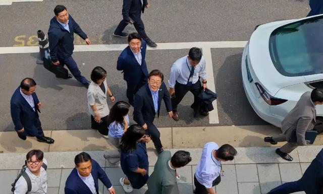 李在明不出席我国9.3大阅兵后，韩国向我国“表态”了吗？